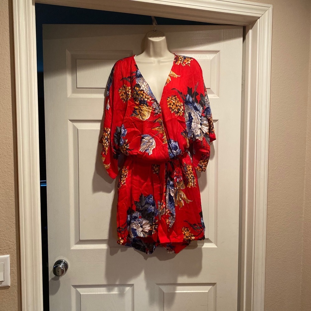 HP Red floral print silky fabric waist tie ro…